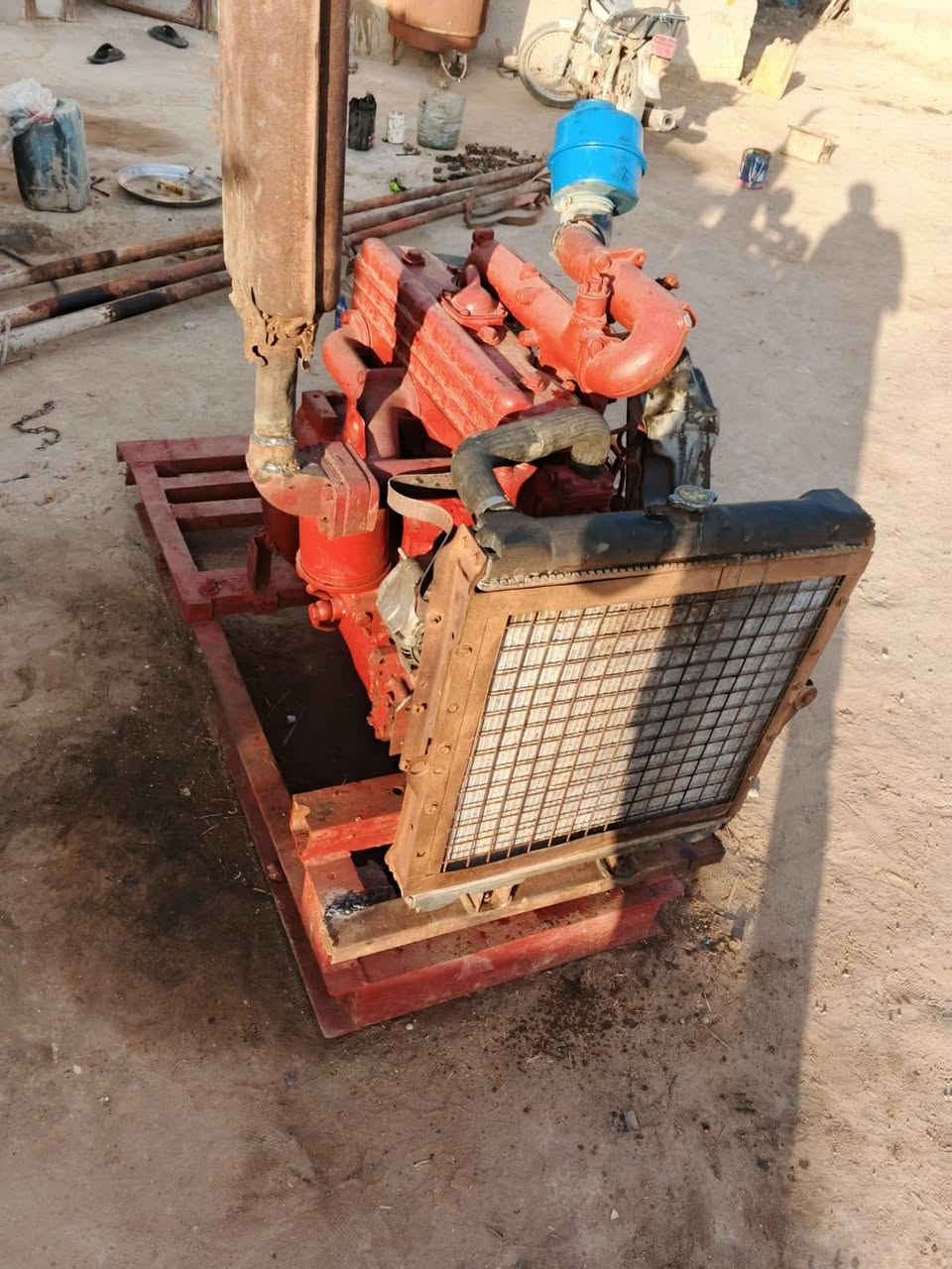 سلام عليكم خوان محرك بلاروس للبيع شرط لا تنقيص ولا تبخير شرط شرط الشغل والنظافه مع شاصي وراديتر كامل وشغال يرهم مولد او مظخه ماي الشراي يتصل مكان ناصرية ***********
