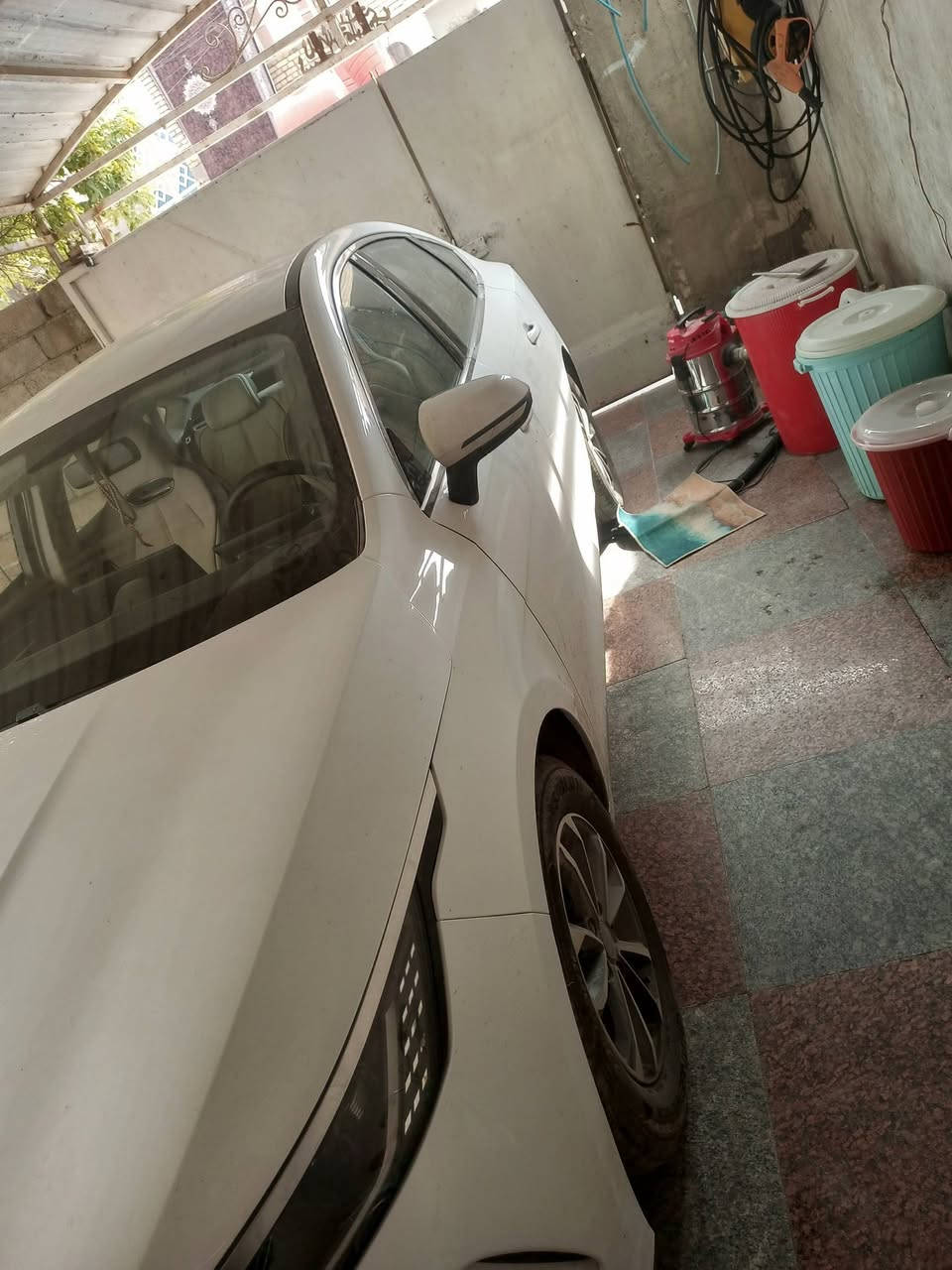 السلام عليكم بي واي دي ديستروير موديل 25بصره بسمي بيها هذه الحادث على حادثها أبيعها تعمل وتسير ماشيه 16الف السعر 118وبيها مجال  العنوان البصره الحيانيه شارع القائد قرب حسينيه اصحاب الكساء هاتف ***********
