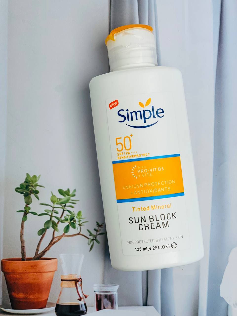 ✨ واقي الشمس من Simple
الحماية اللطيفة لبشرة صحية ونضرة 🌿☀️

واقي الشمس من سمبل يمنح بشرتك حماية فعّالة من أشعة الشمس الضارة SPF30 مع تركيبة خفيفة وسريعة الامتصاص، ما يسبب انسداد للمسام ولا يترك طبقة دهنية على الوجه.

✔️ يحمي من أشعة UVA وUVB
✔️ مناسب للبشرة الحساسة
✔️ خالي من العطور والكحول القاسي
✔️ يرطب البشرة ويمنحها نعومة وإشراقة طبيعية
✔️ مناسب للاستخدام اليومي تحت المكياج
المنشأ بريطانيا الأصلي 🇬🇧

السعر راسلونة دايرگت 
#اكسبلور#اكسبلور_2020#كومنت #لايك #ضيفو_بعض #اكسبلور_فولو #ضيفني #اكسبلور_explore #اكسبلور_ضيفونا #الامارات #الاكسبلور_فولو💕 #فولو #فولومي #فولو_مي #تفاعل #تفاعلوا😻👅 #متفاعلين #كومنت #لايك #ضيفو_بعض #دعم #عمان #الكويت #العراق #السعوديه  #دبي #صلاله 
#اضافات #صور  #تايم_سكوير #اضافات_الكويت_الخليج_السعوديه_الامارات_قطر_البحرين_عمان_الالتزام_بالفلو_باك
#متفاعلين


**إذا كنت صاحب هذا الإعلان وتريد حذفه لأي سبب، رجاءا أرسل رسالة إلى الدعم الفني**