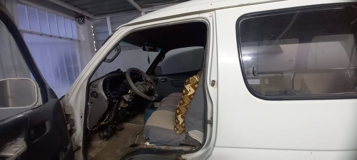 كيا بولارسن للبيع موديل ٢٠٠٦ كير محرك ونجي ٢٥٠٠ تخم تايرات جديد صار شهر شادهن ..بطاريه جديد كهربائيات كله شغال  ١٤ راكب ..سنويه ضايعه ما اندل صاحبه اتكفل سرقه وعندي سنويه استنساخ فقط شراي يجي خاص او يخابر رقم ***********وسعر 24وبيه مجال
