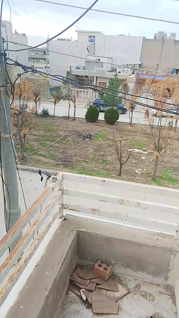 عندي بيت الايجار  في سليمانية منطقة رابرين
مثل مستقل طابق الثاني
100 متر
غرف نوم 1
هول
صاله متبخ 
صحيات هولل 
ه جبيره

وتساب ***********
تیلفون ***********
