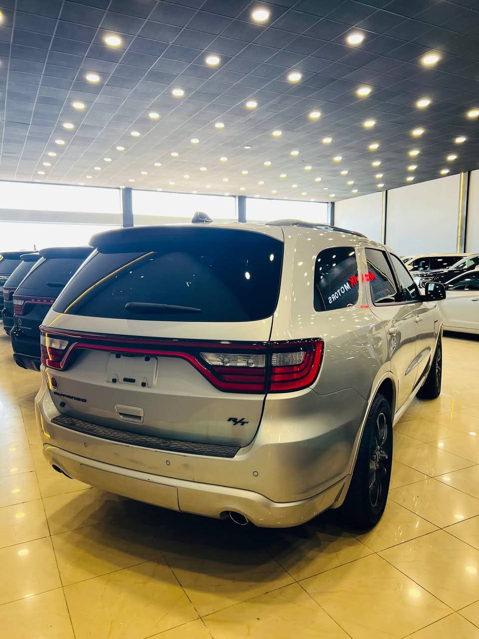 بەخێربێن -Welcome-مرحبا بيكم
النوع: دوج
الموديل: دورنكو R/T
سنة الصنع: 2024
المحرك: 8 سلندر 
ناقل الحركة: اتوماتيك 
الحالة سيارة: كلين تايتل 
عدد الميال:4000 مايل  
الون: سلفر 
———————————————
مواصفات:
شاشة كبيرة 
مقاعد كهرباء و خزن
باب خلفي كهرباء 
تشغل عن بعد
مثبت سرعةً
مقاعد تدفئة 
داخل سيارة اسود 
ستيرن تدفئة 
حساسات 
كاميرا خلفي 
مقاعد شامواه 
المرآة كهرباء و هيتر 
نظام دفع رباعي 
ضواء زنون اضائة ليد LED

———————————————
السعر :32000$ بيها مجال 
سيارة بدون رقم تترقم رقم شمال 
———————————————
مكان : معرض ام كي موتور MK motors
موقع : اربيل شارع 100 متري
قريب ترافلايت مخمور
———————————————
للتواصل و استفسار 
***********
