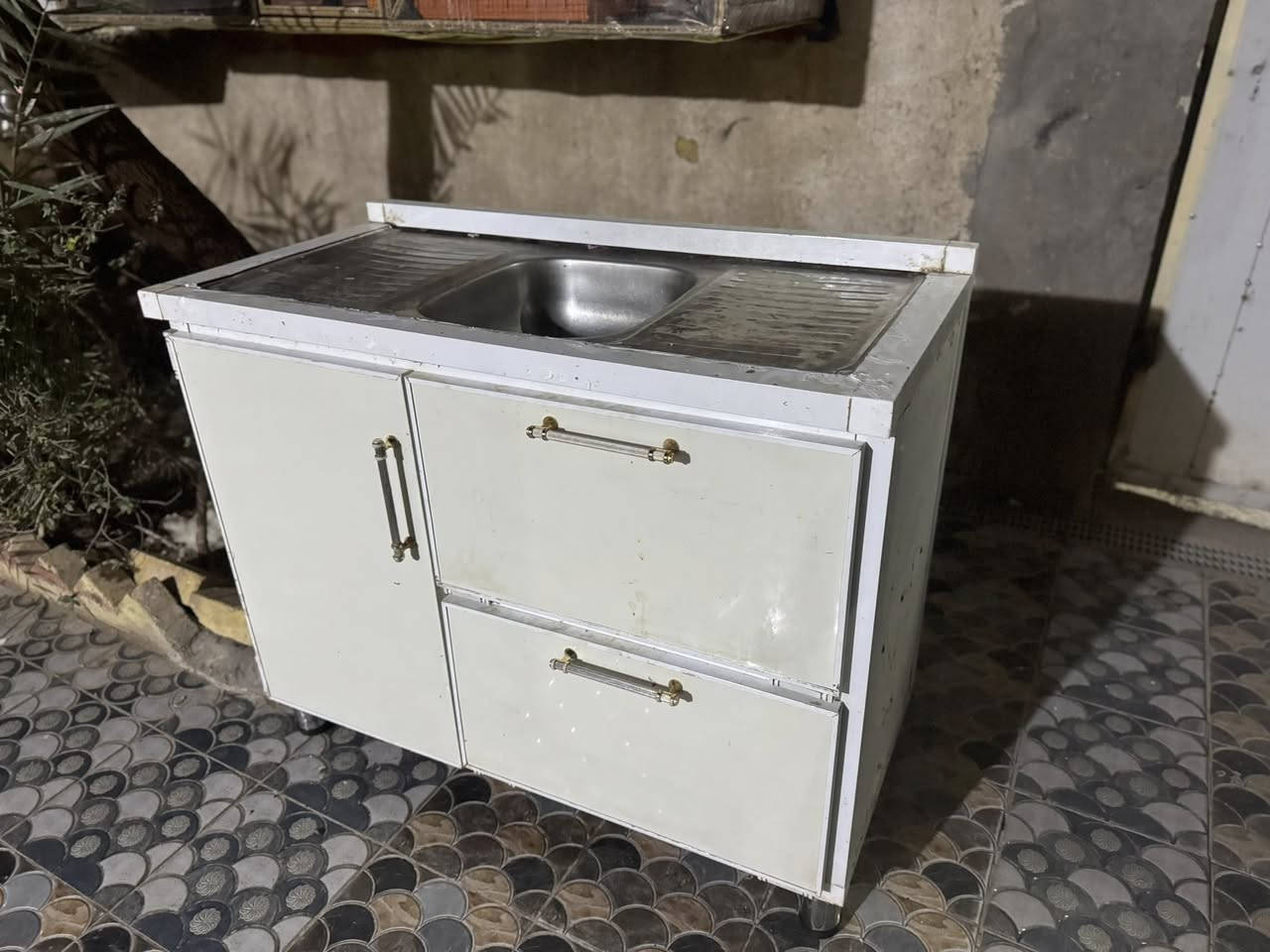 للبيع
كاونتر قياس مترين والسنك قياس متر
للتواصل خاص او واتس اب ***********
العنده كاونتر تصليح او للبيع يدزه
