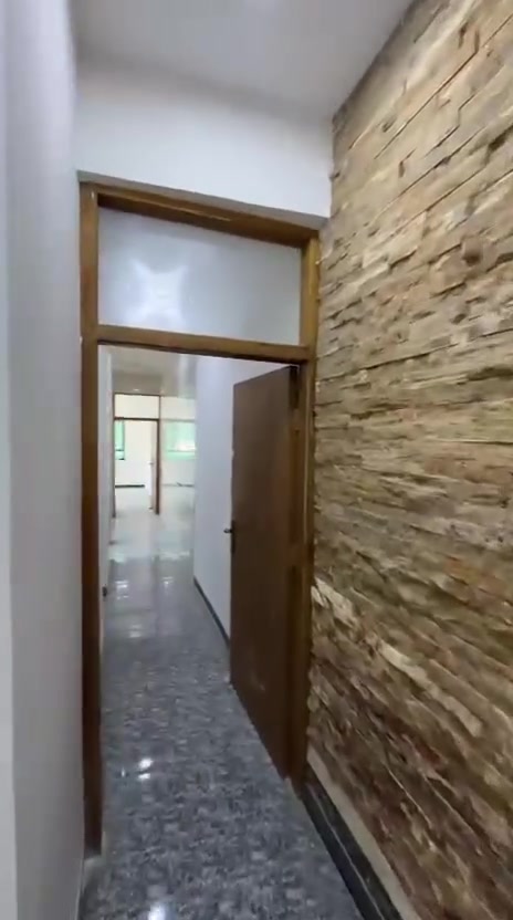 شقة ديلوكس للايجار ب ٥٥٠ قفل مساحة ١٠٠ متر صاله و٢ غرف نوم وخدمات اماميه موقع متميز في الضباط الاخطل.. الطابق الثاني ...وكل طابق شقة واحدة فقط للتواصل☎️***********
 مكتب احمد للعقار
