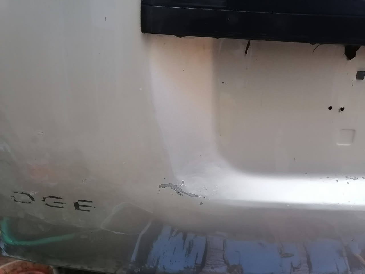 السلام عليكم باب خلفي دوج كرفان ٢٠٠٩ بدون بطانه بدون سبايدر بقيت الاشياء كله كامله وشغاله  لون ذهبي مثل ما موضح بالصور السعر ٥٠ الف  مكان بغداد ***********
