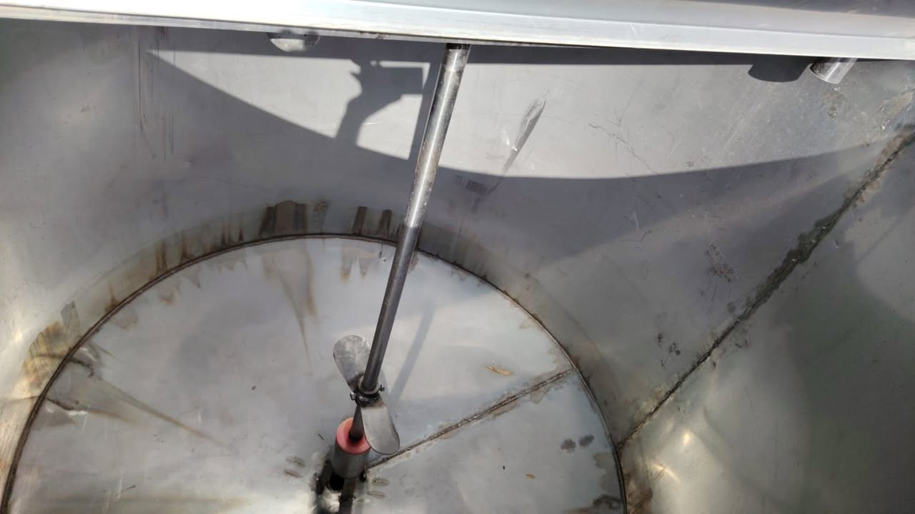 خلاطات استل استيل أحجام 2طن و1طن موبايل ***********
