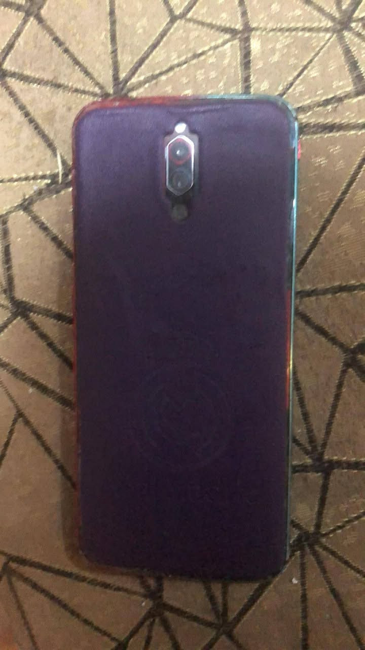 سلام عليكم عندي هاي ريد ماجيك للبيع بس ضهر مكسور ما يبين زاكره256 كيكا و رام12 سناب دراكون سعر200 ألف و مجال مكاني زاخو ***********
