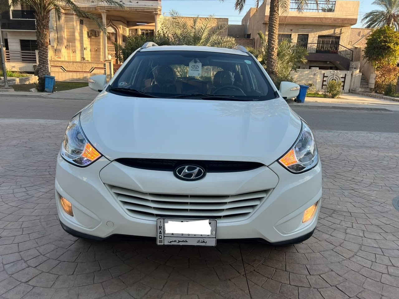 السلام عليكم هونداي توسان خليجي موديل 2012
محرك 2000 دوش
كير AT.     مواصفات اعتيادية
سياره جديده وجاهزه بدون نقص
ماشية 142  km   محرك وكير وضع الشركة
صدر تخم تاير وداخل كله جديد
بيه صبغ قليل موضح بلصور بلون الأحمر أثر طخة خفيفة.   رقم بغداد
السعر 135  بيه مجال
📞 *********** بغداد زيونة..
