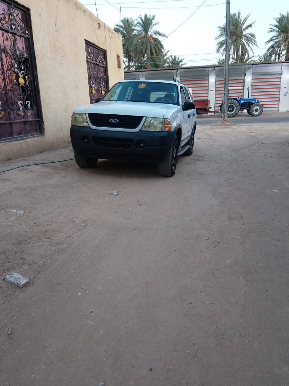 سيارة فورد موديل 2005للبيع السعر 40ورقه قفل محرك بطه 3000اتصال ***********سياره فورد اكسبلور للون ابيض شاشه تحكم كير تعليك اوت تماتيك سياره خير من الله المكان بابل الحمزه الغربي
