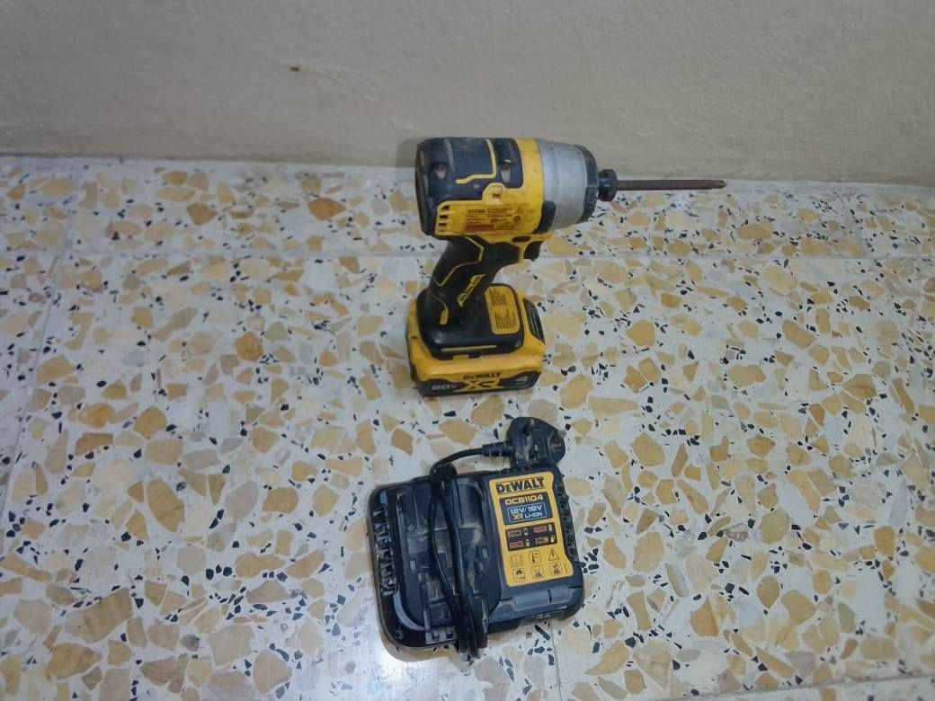 السلام عليكم دريل اصلي مع الشاحنه سعره 100وبي مجال بسيط العنوان بغداد الشعب


**إذا كنت صاحب هذا الإعلان وتريد حذفه لأي سبب، رجاءا أرسل رسالة إلى الدعم الفني**