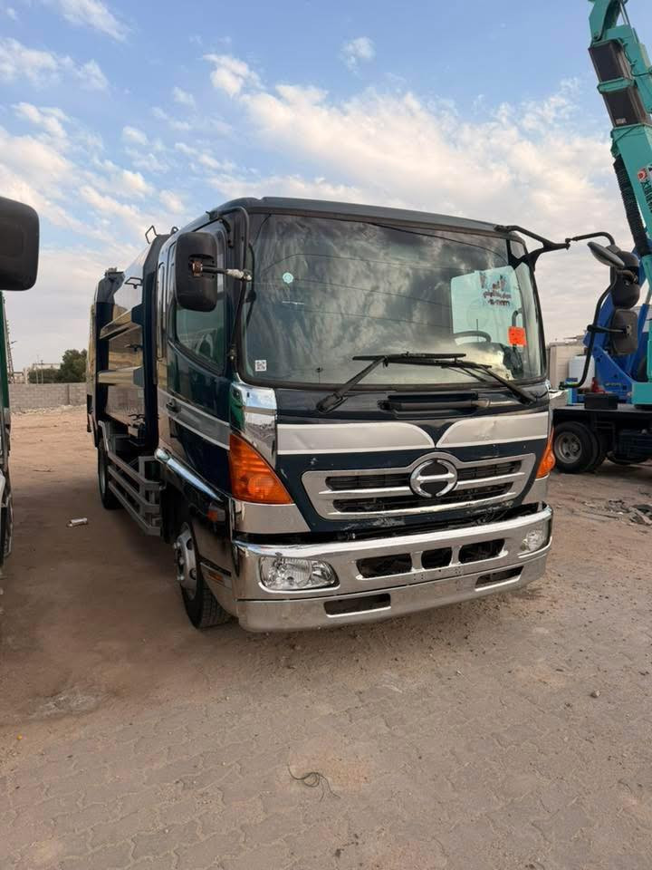 كابسه قماره وربع كبسه ٨ ونص دخول جديده سياره تحفه لون مميز معرض رضا العبادي ***********
