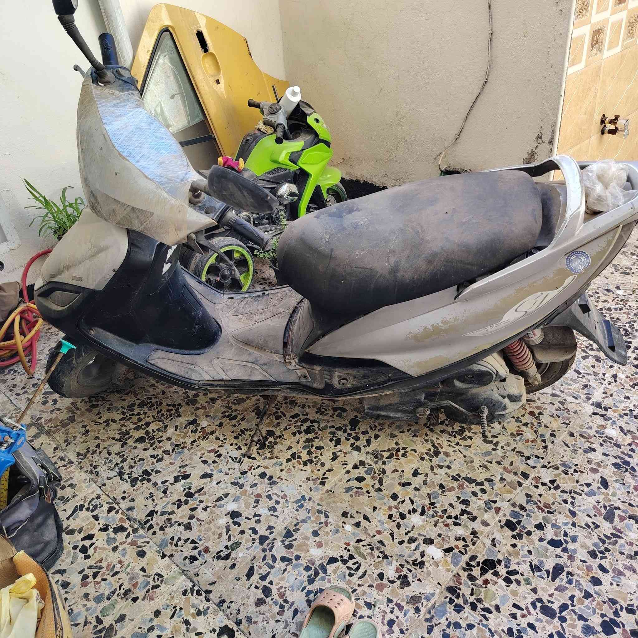 سلام عليكم دراجه البيع طفت بانزين وضلت متروكه ماشغلتهه بعد الله شاهد البيع مكاني بغداد الشعب شراي تصل يتصل سعرهه  ٢٥٠***********
