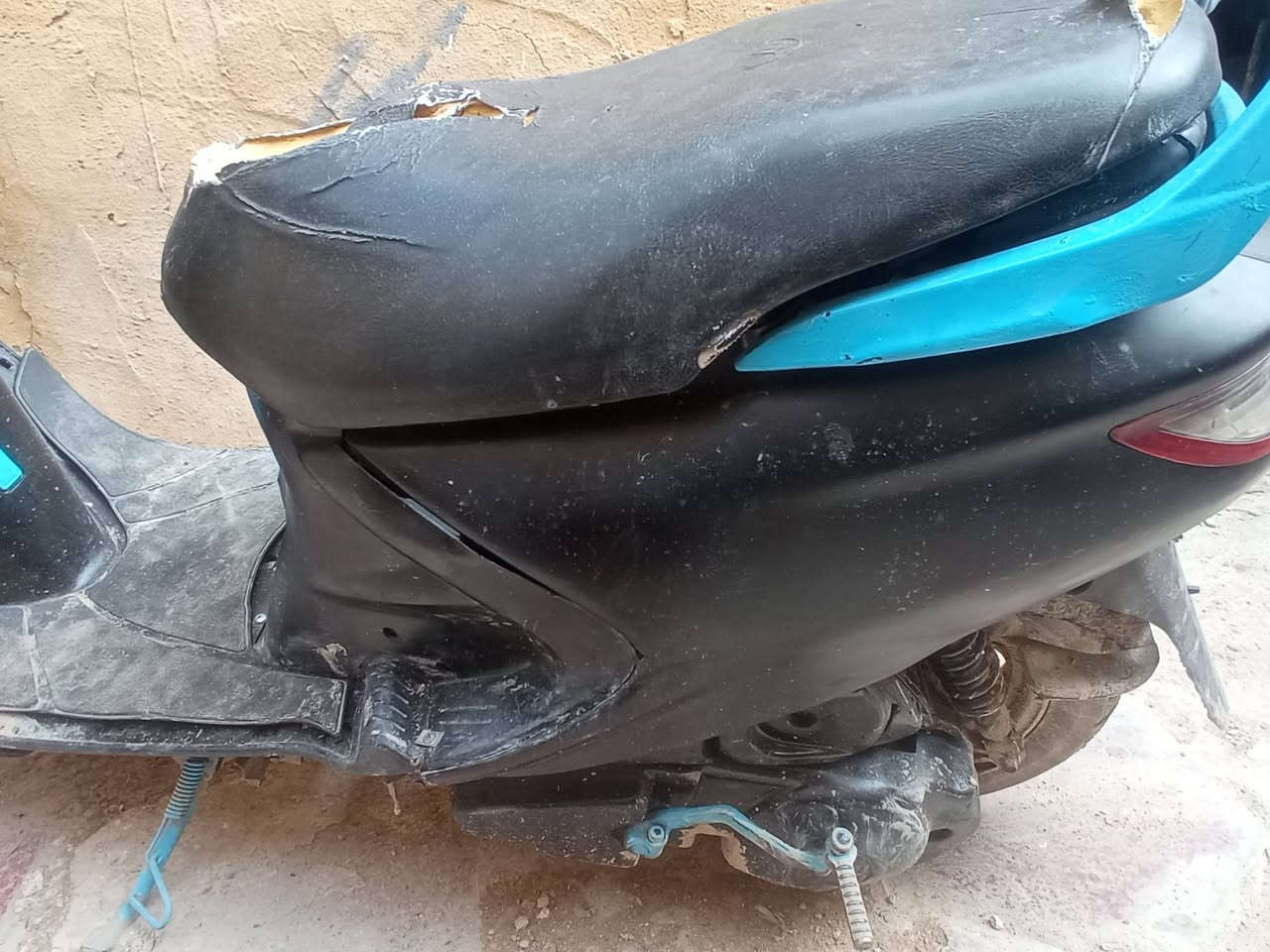 سلام عليكم عندي دراجه فراشه نظيفه و شغاله وسعر 400 وبيهه مجال المكان نجف حي شرطه الرقم***********
