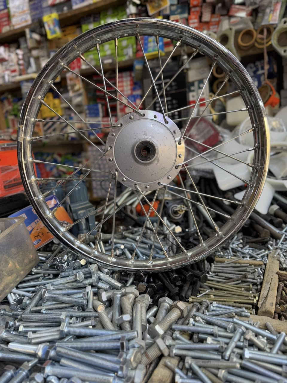 السلام عليكم على بركه الله 
يوجد لدينا ادوات احتياطيه لجميع الدراجات الناريه والتكتك والسيارات يوجد لدينا جمله ومفرد 
توصيل لكافه محافضات العراق 
 الواتساب والاتصال ***********
