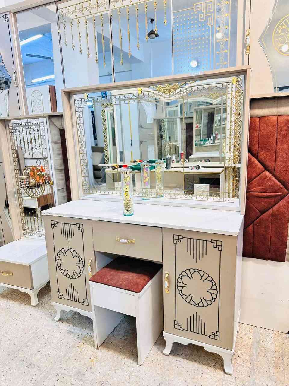 غرفة نوم تركي 🇹🇷 مستخدم 
نضافه 80% 💯 مع كنتور ملحق طفل اضافي 2 باب  
لون مميز ضهر بلوك 
برغي وجوي حديد 
7قطع بسعر 900 وبيه مجال 
مع شد ونقل داخل بغداد مجاني


**إذا كنت صاحب هذا الإعلان وتريد حذفه لأي سبب، رجاءا أرسل رسالة إلى الدعم الفني**