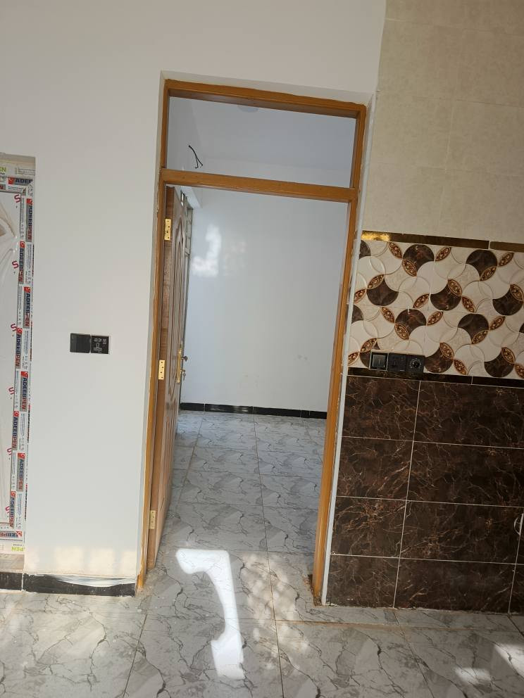 بيت 100 متر مربع للبيع يحتوي على غرفتين وصاله واستقبال ومطبخ وصحيات داخليه وخارجيه بناء درجه اولى صب كونكريت وطابوق
بيع مستعجل بسبب الظروف بيت غير مسكون جديد
‏‪***********‬‏ واتساب
