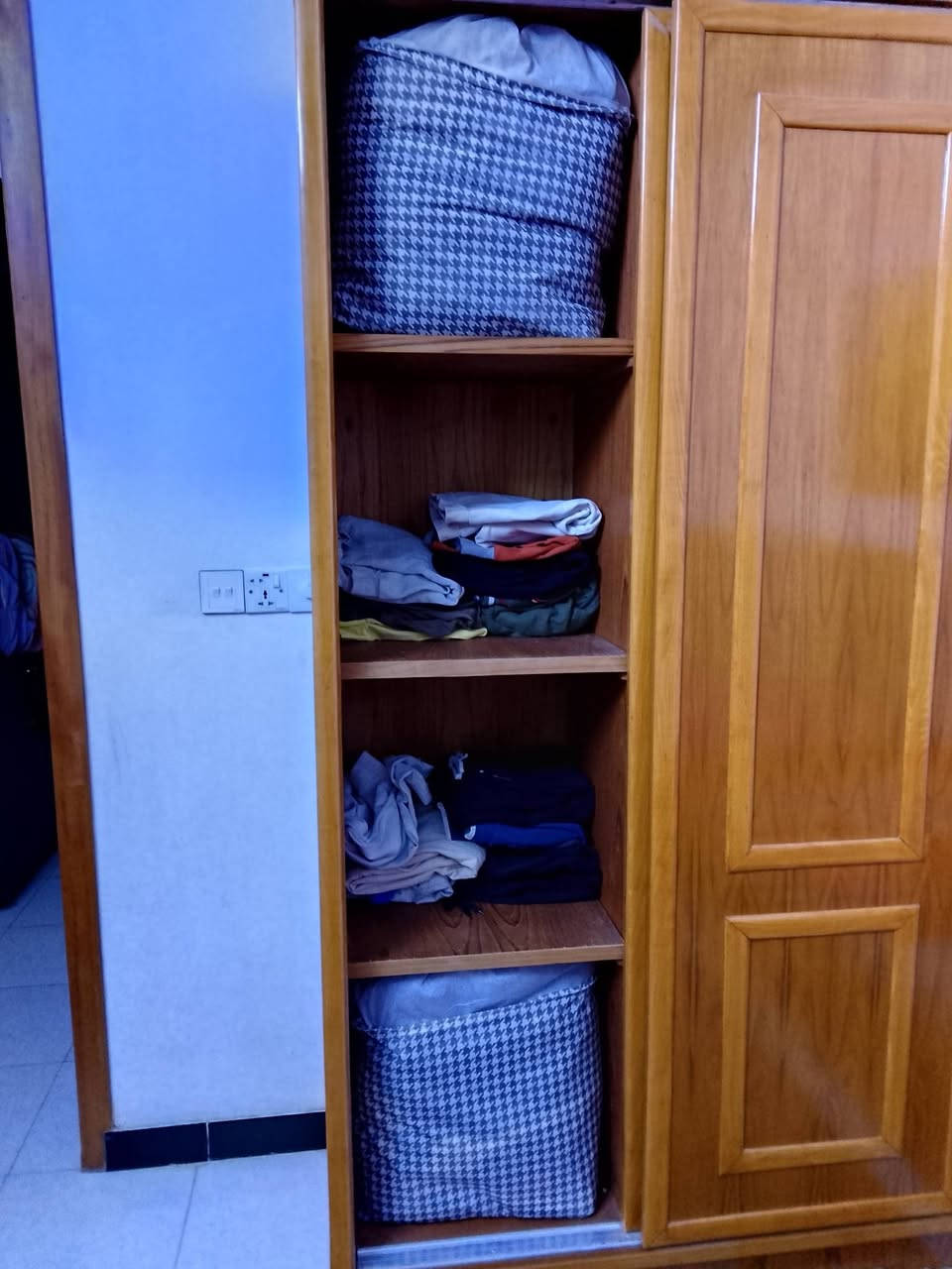 مجموعة أغراض للبيع شهداء البياع ***********
