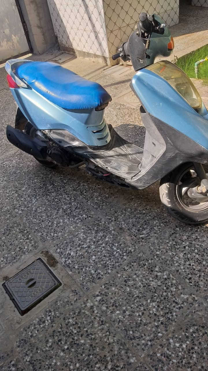 سلام عليكم دراجه  للبيع    سلف   و  هندر     وكهربائيات  شغالات    سعر   ٧٠٠  وبيها مجال ***********

