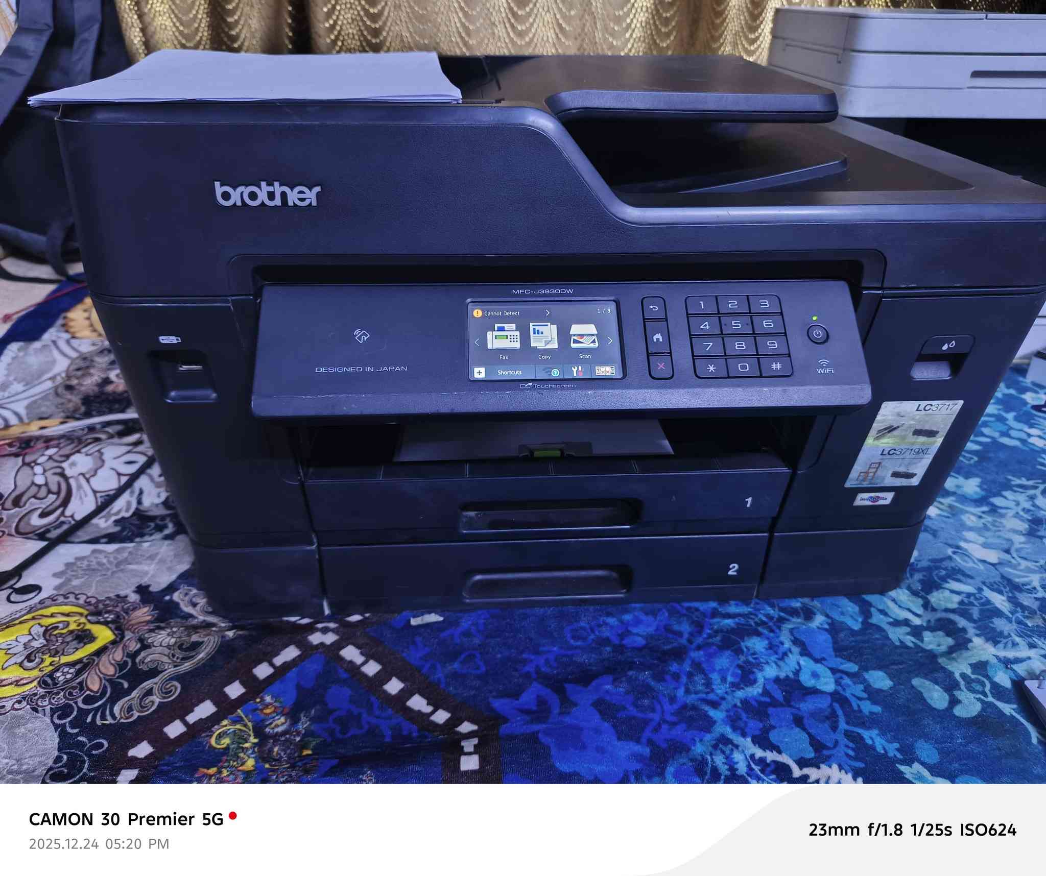 للبيع طابعه برذر ملونه J3930 تطبع A3 بيها مشكلة بالطباعه مالتها تطلع الورقه بيضه ب ١٤٠ لف مكاني بغداد الحبيبيه ***********
