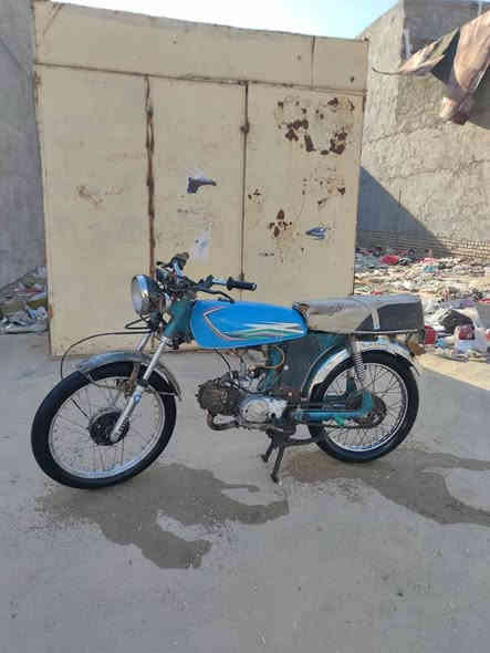 دراجة شهاب كلك للبيع او مراوس بجهاز او اربعه گير

شغالة وتمشي طبيعي بيهة بس الكلج مايعشق فتحته وبعد ماعرف اسوي ابيع عله هالحطة السعر 175 مكاني كربلاء 
*********** كربلاء
