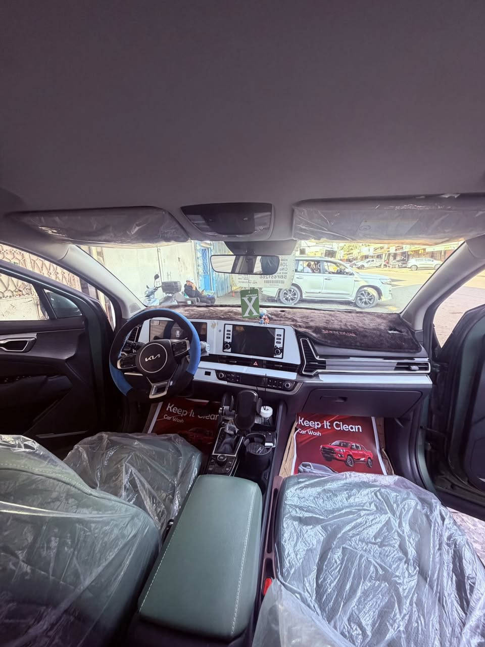 سلام عليكم من رخصت مدير الكروب 
كيا سبورتج 2024 ماشيه 31ألف خليجي مكفوله كفاله عامه
السعر 235 العنوان بغداد الدوره ***********  
غير متواجد عل فيس
