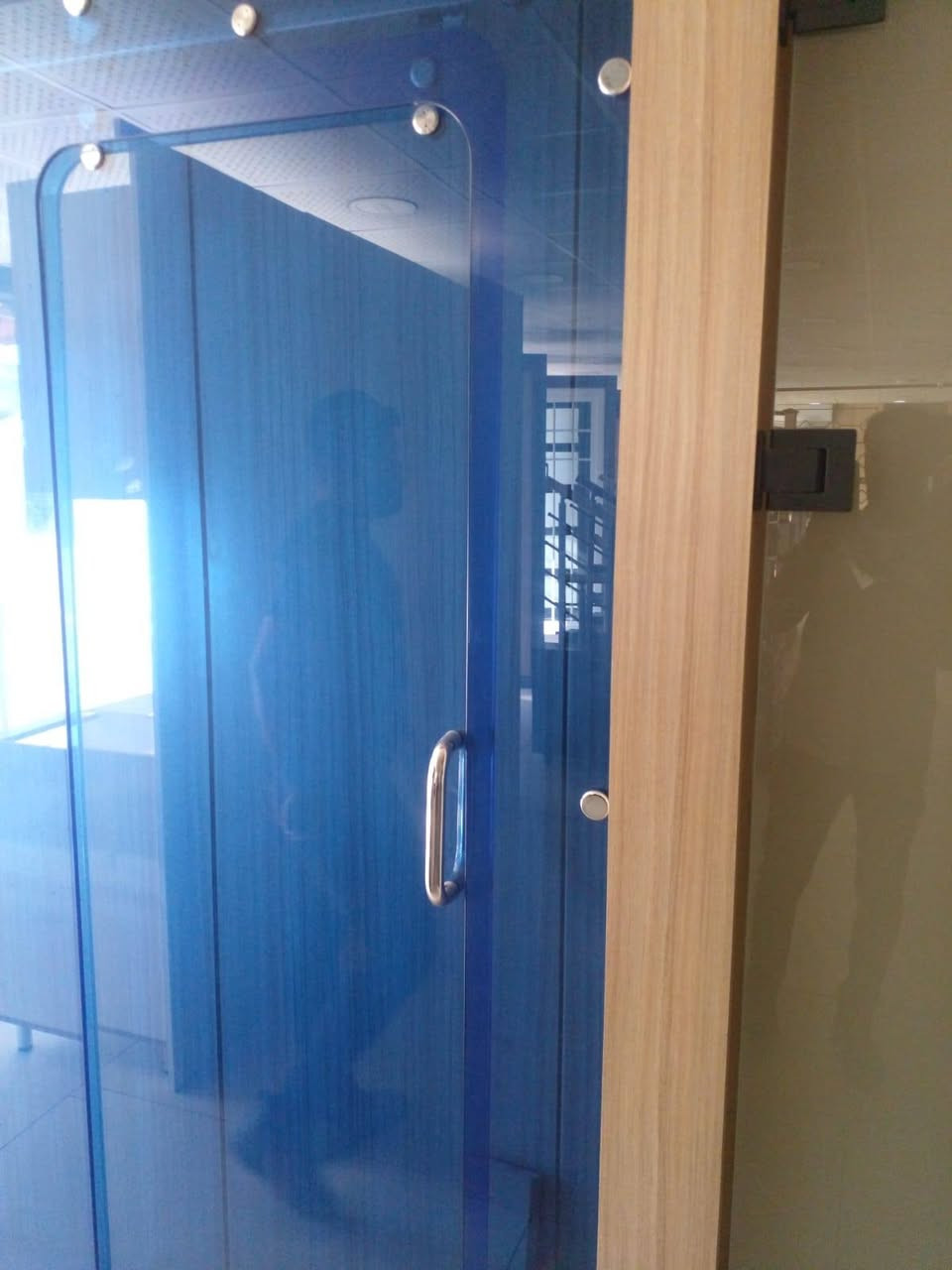 السلام عليكم
نقدم لكم اعمالنا 

: عمل واجهات زجاج 10 ملم ( جام خانه ) للمحلات والمطاعم والبنايات 

: عمل قواطع جام داخليه وشاورات وقواطع زجاج مرمل ضبابي مسكرت

: عمل فاترينات زجاج وام دي اف سي ان سي

: عمل كافة الأبواب الكهربائيه الزجاجيه والألمنيوم 

:عمل واجهات ألمنيوم G60 مفصلي وأبواب سوينك بماطور الماني أو ايطالي بضمان ١٠ سنوات بأسعار تنافسيه

: عمل أبواب ستلستيل كهربائيه للمستشفيات(مداخل العمليات)

: عمل كافة المحجرات الألمنيوم والستلستيل والزجاج المقسى 

اسعارنه تنافسيه وجوه السوك 
اتصلو وتدللون 

***********. 
كل الشغل بضمان يبدي من سنتين إلى ١٠ سنوات
