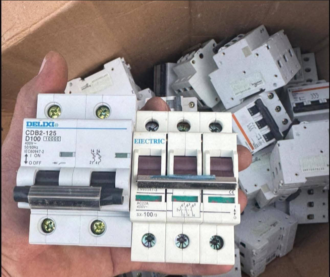 السلام عليكم يتوفر
منيجر ثلاثي بالة أصلي /٤٠ /٦٣ / ٨٠ /١٠٠ /١٢٥ امبير 

                                  👈٤ ألاف 👉

بغداد

عكد النصارى 

وتوجد خدمه توصيل 

***********
