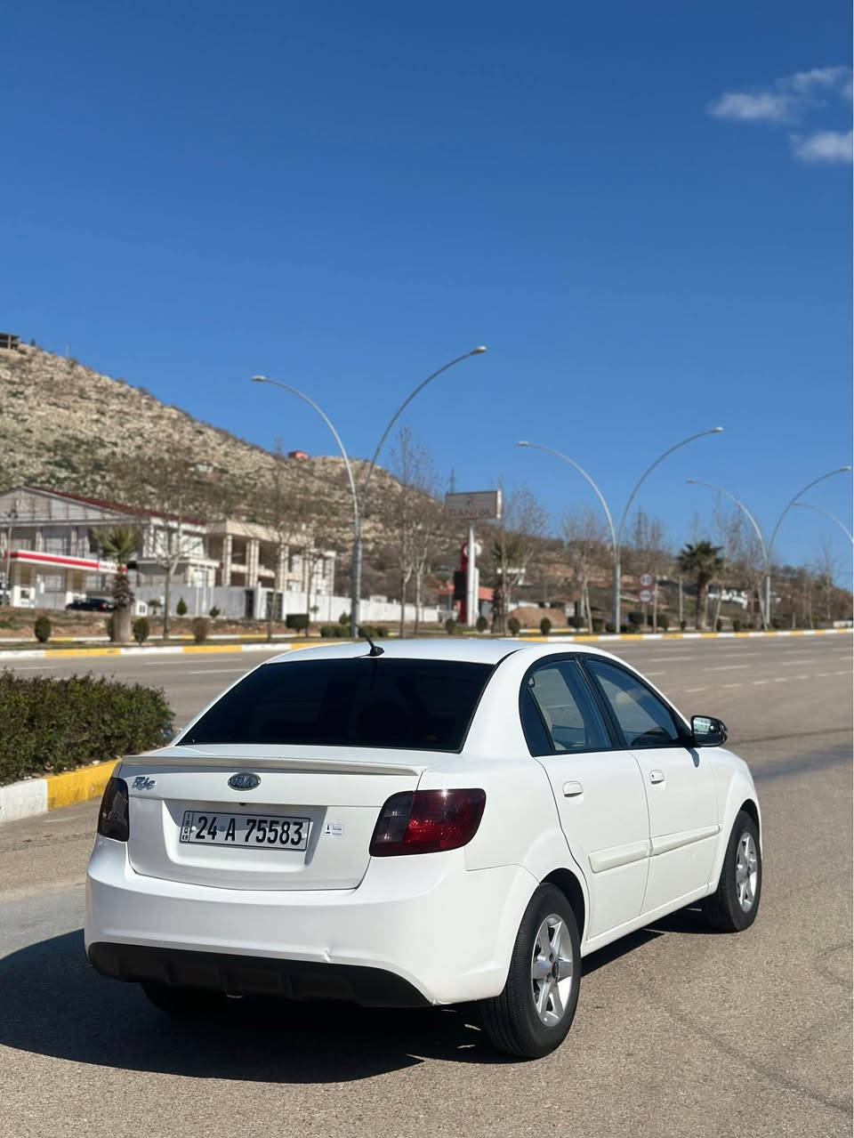 KIA RIO 2011 خليجى 🇸🇦
محرك دوش
ره قه م سنوى هزه جديد ٢٠٣٠
(٢٢٢) km يابريفه جوى
گير محرك تبريد بشه رت 
٤ تايرات جديد
شاشه كاميره 
داغل زه ر 

١ ده ر گه هـ سبغ بيداغلى بشه رت 
بنى دوسئ ژى سبغه بى داغل بشه رت
دعامى بو دعامى بشه رت 

سعر (٨٦)$ مجال
سياره يال دهوكى

***********  كورك و واتس اب 
*********** كورك واتس اب دهوك, العراق
