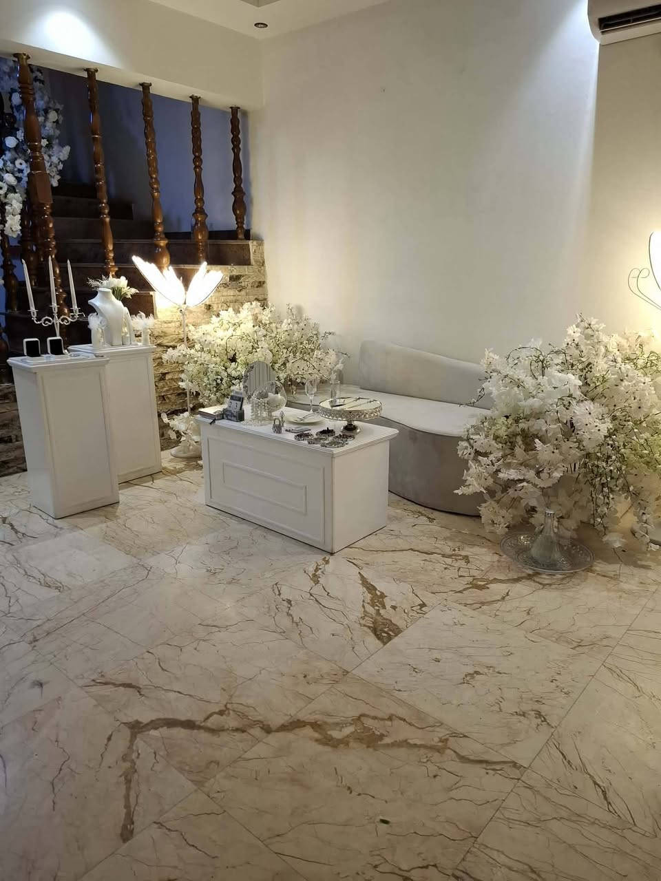 كوني ممميزه مع ياسمينا
 كوشات عقد قرآن او حنه 💍
 خيمه مشية زلم مع كل تفاصيلها م تأجير كراسي وطبلات 
وثيقه بصمه او توقيع بتصاميم راقيه ✨️✨️
توزيعات حسب الطلب 🎀🎀
كملوا الصور والفيديوهات للاخير 🌹
تتوفر خدمة توصيل داخل بسمايه وكل مناطق بغداد 🚕
العنوان بسمايه الشارع العام مجاور لمجمع حيدر الكهربائي 
☎️ *********** للتواصل https://www.facebook.com/share/1DxtBk9Mef/
