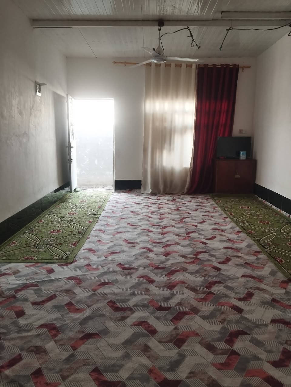 السلام عليكم دار إلى البيع مساحة 260حي الشرطة الشارع الأول يرجى التواصل ع الرقم لغرض البيع رقم هاتف ***********
