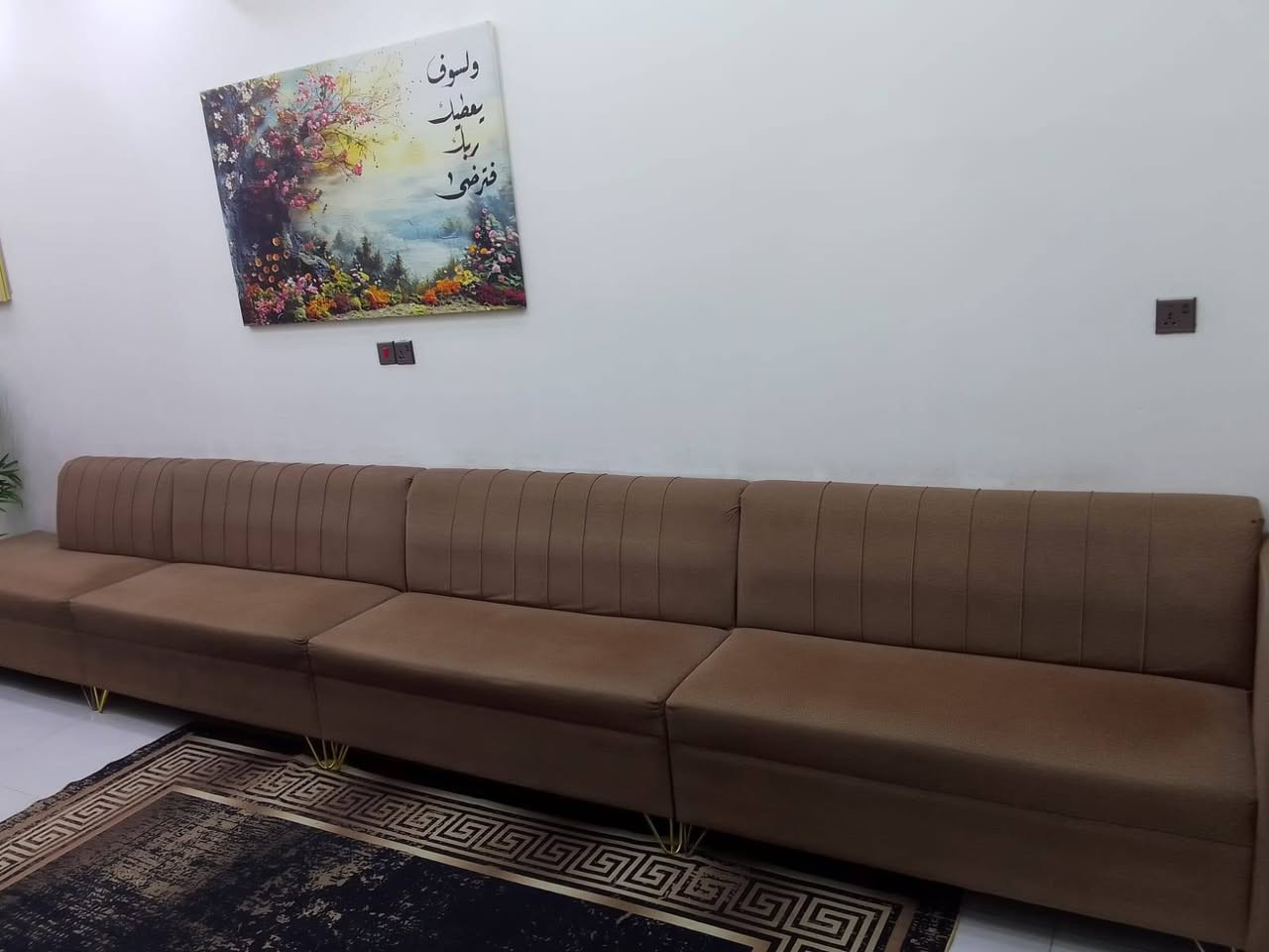 تخم جلسة الخشب جام روسي توصاه
طول 5 امتار ونص 
نظيف جداً مع 6 كوشات نفس الون
صناعتة درجة اولى 
السعر :450 الف وبيه مجال 
العنوان : بغداد شارع فاسطين
للاستفسار :  ***********
