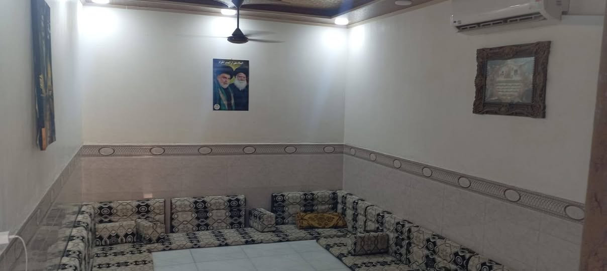 سلام عليكم 
بيت للبيع 
المساحة 160 م
استقبال ديكور + حديقة + كراج + مطبخ + غرفتين + صالة + صحيات 
بناء حجر صب  كونكريت مسلح
ارضيه البيت كلهة بورسلين درجه 1. مطبخ +صاله + استقبال سيراميك. البيت كله سقوف ثانويه 
العنوان. البراكيه نهاية شارع معمل الاسمنت قرب فلكة المعمل يبعد عن الشارع العام 100 م. خدمات متوفرة بلكامل 
للأستفسار. خاص او على الرقم ***********
سعر 45 وبي مجال للشراي
