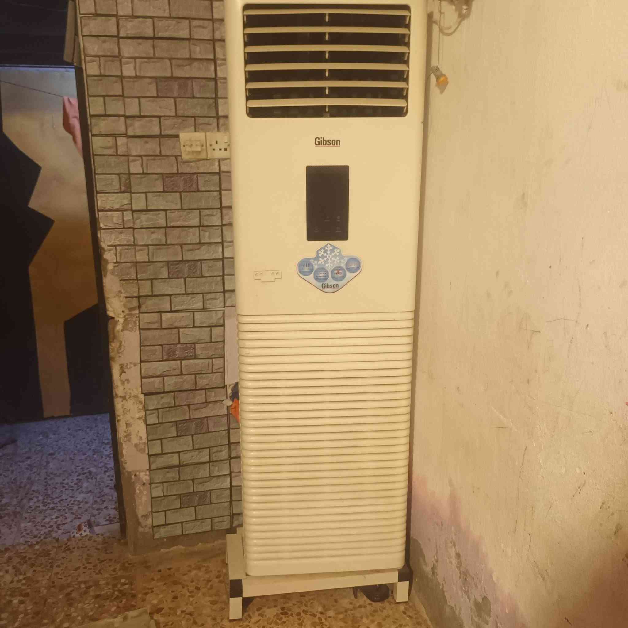 سبلت البيع طنين وثلث القطعه داخليه ما بيه شي بس الخارجيه محترك المطور الرقم *********** السعر 250
