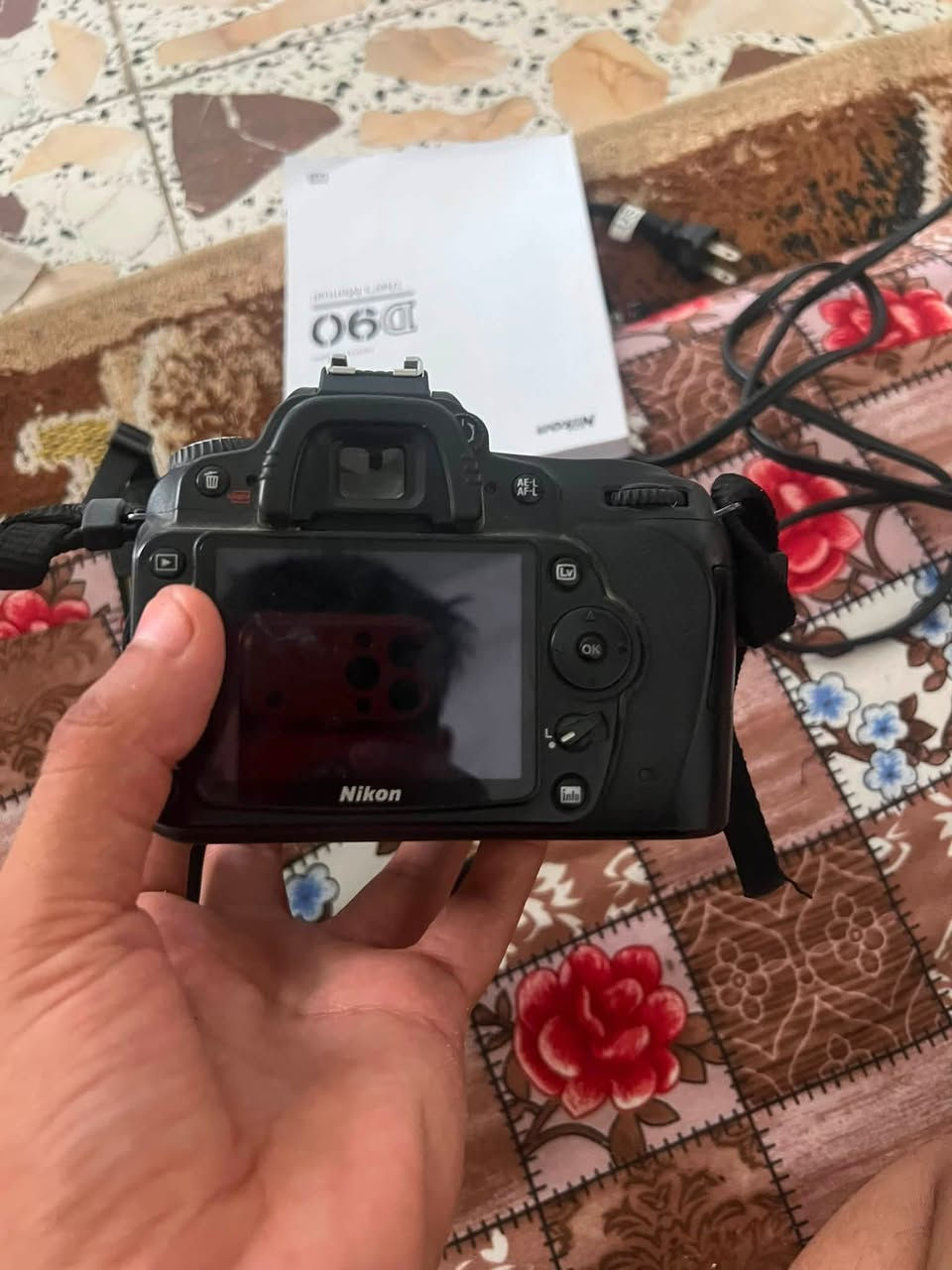 للبيع كامره d90 نضافه 80‎%‎ شتر 2كي بطاريتين كارتونه وقرص حزام كتف سعر مناسب جدا. ♥️. ***********.
