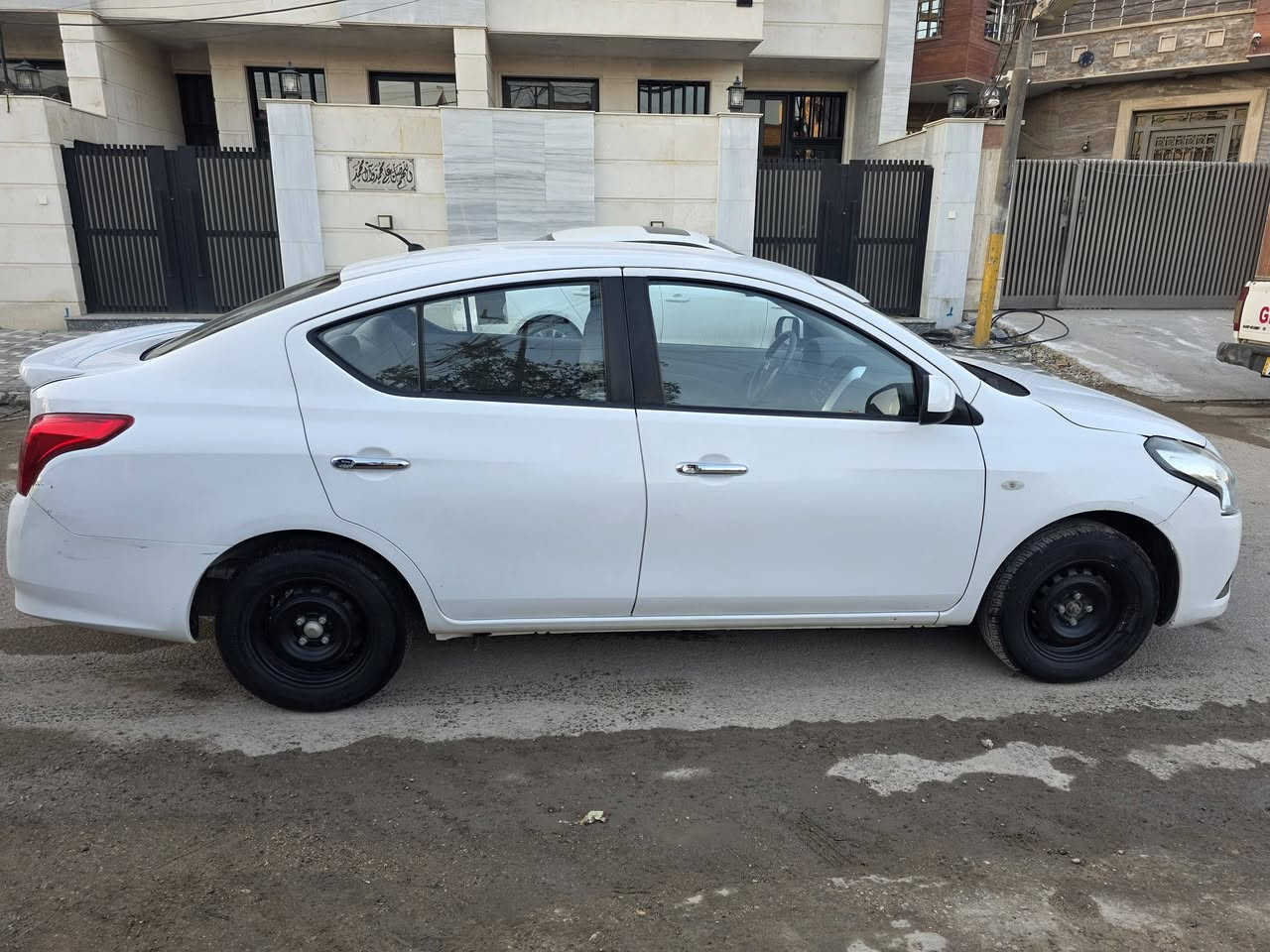 نيسان سني ٢٠٢٠ خليجي بليته زركه ماشيه ٥٧ حقيقي بيه باب السايق مبدل وبيه ٣ مكانات بارد صغار محرك كير كفاله رقم اربيل باسم شركه سنويته تصقط بعد ٥ اشهر التحويل على المشتري والشركه تاخذ ٥ اوراق السعر ٩٣ ورقه مكان السياره بغداد للاتصال ***********
