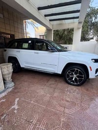 جيب سومت فول مواصفات اعلى فئه موديل ٢٠٢٥ ماشيه ٦٠٠٠ سعر ١٠٠ مليون ضمان...