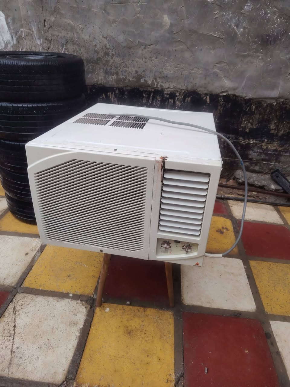 مكيف الحافظ T3  طنين شغال مداخل تصليح استخدام موسمين فقط السعر ٣٠٠ وبي مجال شرط الفحص مكان الحلة ***********
