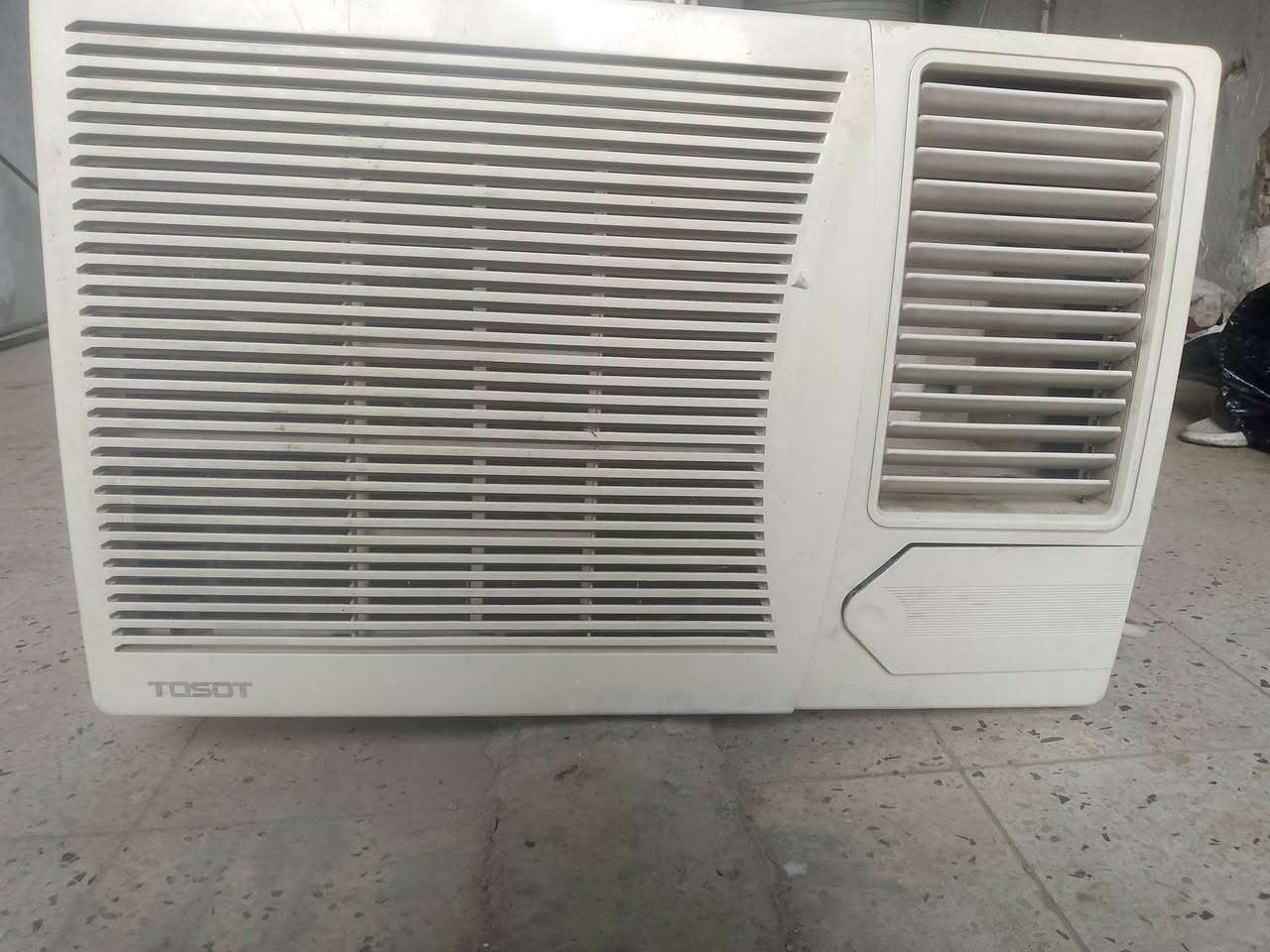 مكيف للبيع 2طن نضيف ابشرط الشغل تبريدثلج وتدفه شغال عنوان بغدادالزعفرانيه الاتصال ***********لسعر170
