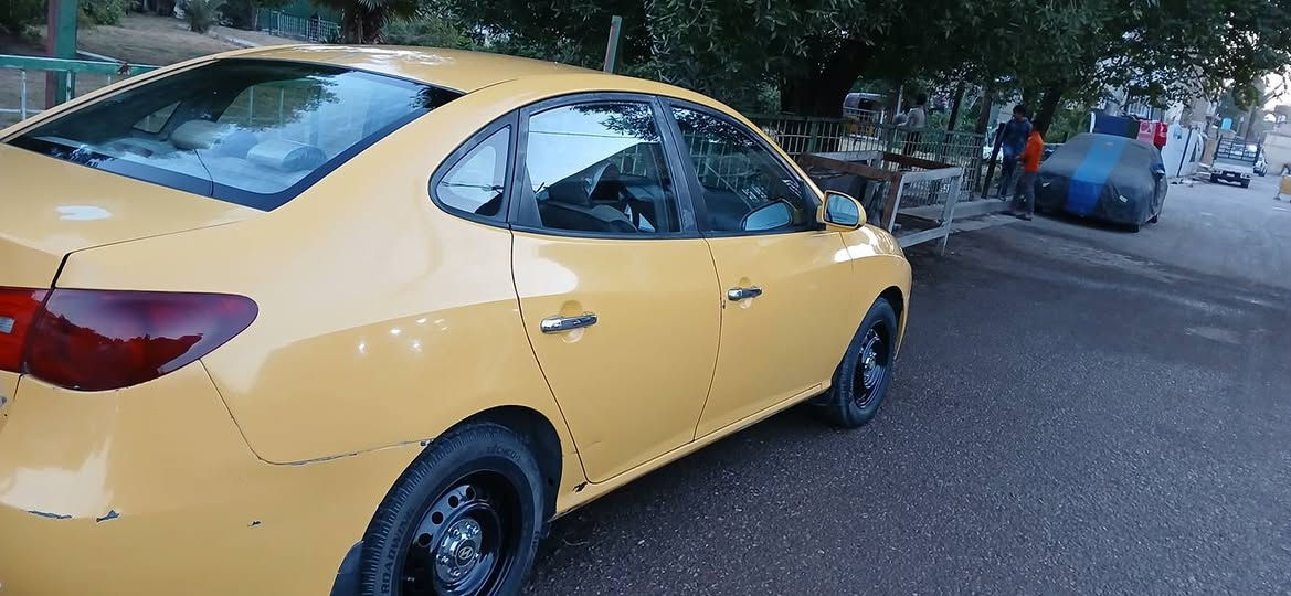 السلام عليكم النترا للبيع موديل 2007 حادثة بنيدمبدل لباقي لغود وشواصي وتكم مكفولات ليبل واحد كير ومكينه وتبريد وصدر وتخم تاير مكفولات مكينه 2000 بسمي رقم بغداد انكليزي لسعر 83 مكان لسياره بغداد لرقم ***********
