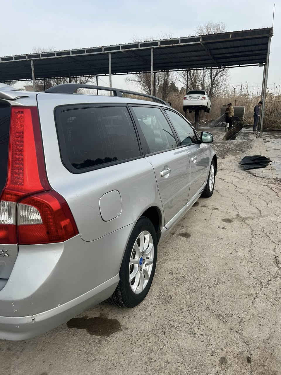 سلام عليكم فولفو 2011 بسمي تحويل مباشر كير محرك ممتاز بدون اضرار الحدادية 100/100داخل جلد اسود كروز سرعة ومواصفات عديدة مراوس او بيع العنوان ديالى المقدادية  السعر 95الرقم ***********
