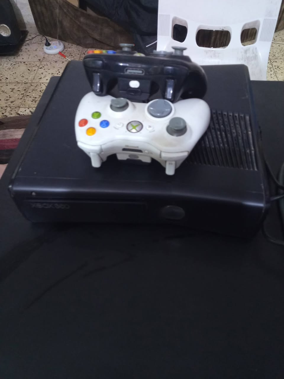 السلام عليكم شباب اكس بوكس360  سلم جهاز نضيف   وبي40 لعبه gta 5  جهاز رايده 70 قفل مكاني زعفرانية رقم *********** والخاص مفتوح
