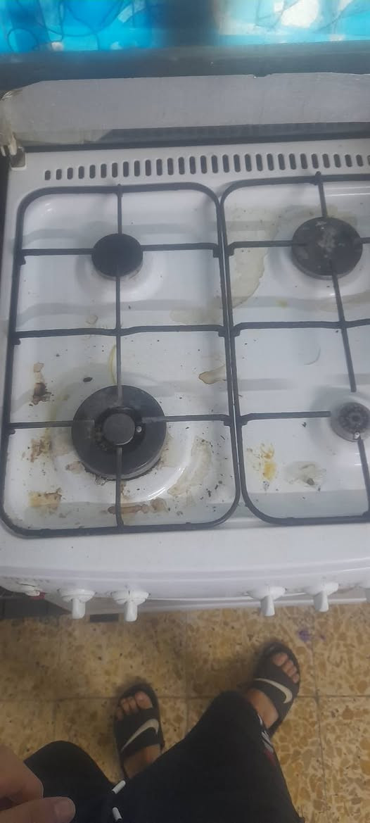 طباخ متروك 4عيون كله شغال
للبيع ١٢٠ قفل


**إذا كنت صاحب هذا الإعلان وتريد حذفه لأي سبب، رجاءا أرسل رسالة إلى الدعم الفني**