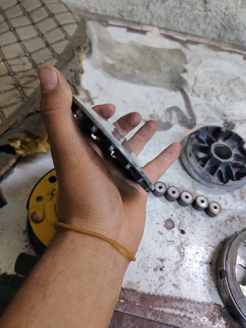 سلام عليكم
حيايب كت كلجات كامل مطابق اصلي كلج مرعب لمامي بوشه جبيره خرز كبار فايبرات كبار شلعه معدل تطير خلفي بنز عالي سبرنك 1500 كلجات فول مال 120عام 
مكاني كاضميه ***********
سعر 200بي مجال
