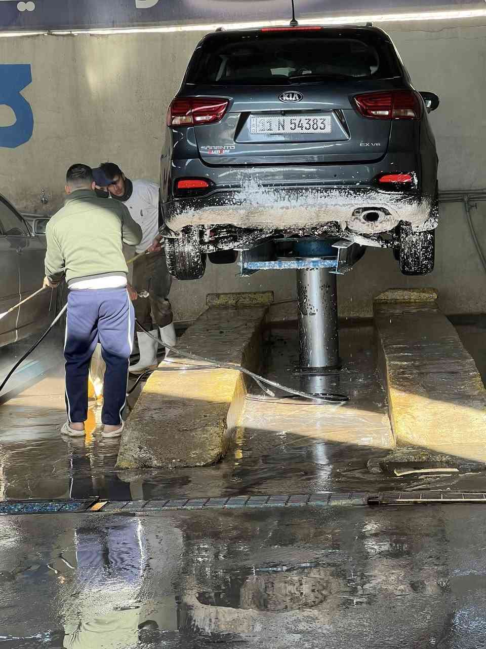 سورنتو موديل 2020 وارد امريكي
فول مواصفات

- ماشية 111000 ميل
- مكينة 6 سلندر 
- فور ويل ( AWD )
- تشغيل بصمة
- تبريد 3 قطع 
- 7 راكب 
- لايت زينون
- اضائة LED نهارية 
- بصمات بالأبواب 
- اضائه ترحيبية 
- حساسات امامية خلفية 
- شاشه كبيرة وجي بي اس 
- كشنات كهربائية 
- هاند بريك بصمة
- محافضه على المسار 
- قياده ذاتية 
- صندوق كهربائي 
- اشاير بالمري 
- بانوراما 
- كشنات جلد اسود
السعر ١٦٥ $ 
***********
