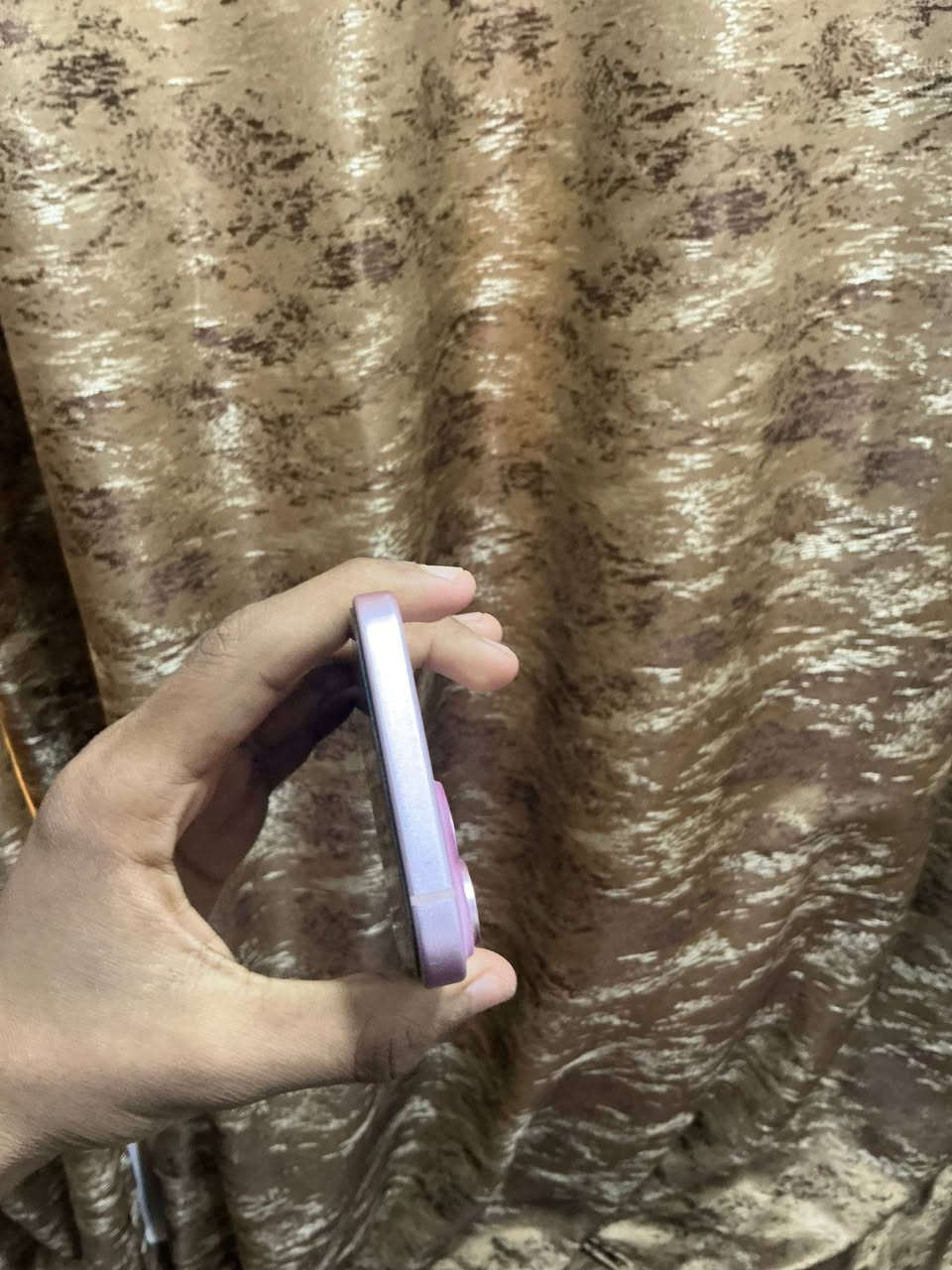 سلام عليكم
ايفون 15 عادي 
ذاكره 128
بطاريه 86
دبل سيمكارت
نضافه 100٪؜ 
عربي شرق اوسط 
الرقم. ***********
