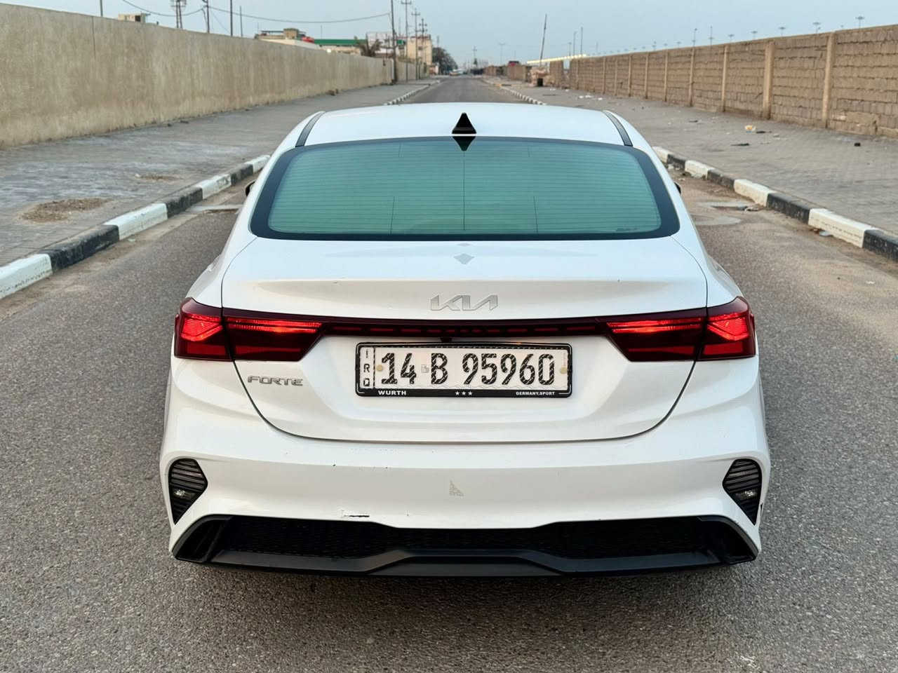 السلام عليكم كيافورتي موديل 2023 كفالة عامه تغرير غرق وكلشي شغال بيها بدون تبديل ولابرغي جديده السياره مكينه كير تبريد حداده رقم بصره معوقين مكان السيارة بصره السعر 160 ورقه ***********
