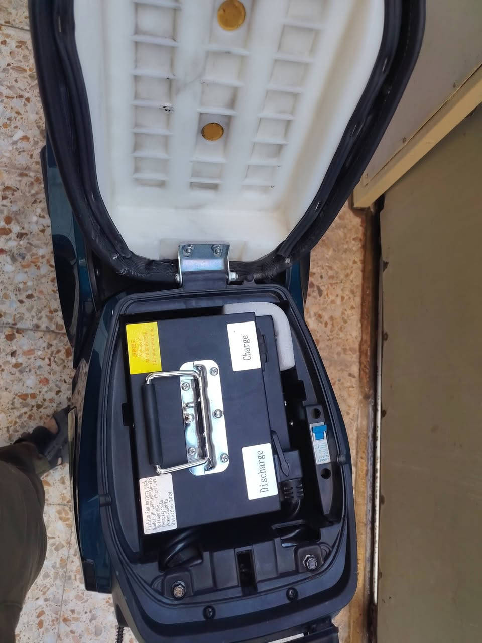 دراجه ماركه سيزر شكل نيو
ماشيه فقط 1829 كيلومتر وقابله للزياده دراجه اخت الجديده 

مواصفات بطاريه ليثيوم 30 امبير

تمشي سرعه 65 وتقطع مسافه 60 كيلومتر للشحنه الوحده

اخوان الدراجه جدا نظيفه واستعمال قليل جدا وماشيه قليل الدراجه جدا قويه وعمليه الله شاهد

رايدها بمليون وميتين واكرر الدراجه بطاريه ليثيوم جدا قويه

مكان الدراجه بغداد كرخ حي الحسين خلف كليه الرشيد خط سريع حي العامل. هاتف ***********
