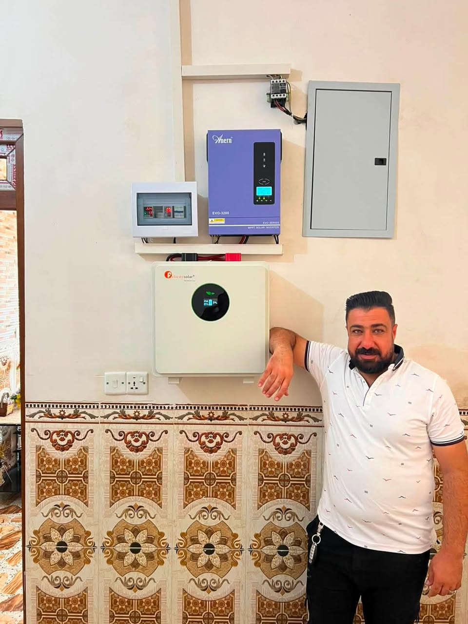 تم بفضل الله تركيب منظومة طاقة شمسية
للاخ حسن حسين ثرثار في قرية زهيليله 
بواقع 8 امبير نهاري و 5 امبير ليلي 
تضمنت ملحقات هذه المنظومة 
باتري ليثيوم ضمان 5 سنوات استبدال 
اللواح جينكو 620 واط ضمان 15 سنه 
انفيرتر ضمان 1 سنه 
وصيانة لمدة سنه مجانآ 
افضل الاسعار واعلى جودة للاستفسار والطلب العنوان 
ناحية القيارة مقابيل صيانة الكهرباء مجاور فلاح ابو الباتريات 
البيع نقد وتقسيط بدون مقدمه على 18 شهر 
للتواصل والاستفسار 
*********** مهند الشاحوذ 
*********** وسام العيد 
مكتب طاقة المستقبل
