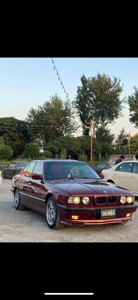 سەرەتا بەناوی خوای گەورە  BMW مۆدێل 1993 ،525 گێڕ تۆماتیک ئاڕم پلاستیک سلێمانی
 فول فول موواسەفات
پێشپان سڵایت جام کارەبا
 بیلاد کووشن جلدوو هیتەر 
دەعمێکی پێشی هەیە 
کارەبای کامل مەزبووت هەموو شتی لەسەر شریکە ماوە 
چوار ویلوو تایەی تازەی لەسەرە 
دەشپوولوو بەرە دەرگای لۆکە 
ئاڕموو ئەوەلیات بەشەرت
هەموو شتێکم نوسیوە 

سعری 33 گەڵاو مەجالێ کەم
ژ.م *********** وەسئاپو ڤایبەریشی لەسەرە السليمانية, العراق
