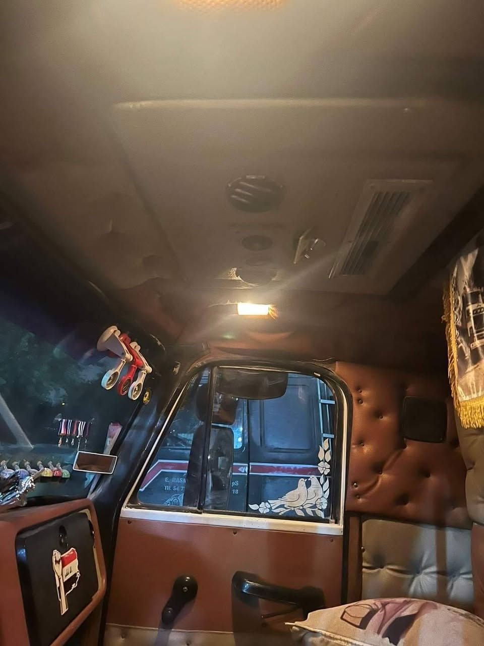 السلام عليكم فالفو البيع موديل 89 رقم بغداد مكمل معاملته تاخد رقم انكليزي تخم تاير تبريد سياره خير من الله مكانهه بواسط كير مكينه شرط سعر 27 وبيهه مجال *********** ***********
